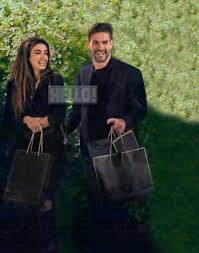 Και που σαι αλμπέρτο, μου βγάζεις τον σκύλο βόλτα; Elenh Foyreira Almperto Mpotia Ena Dynato Love Story Like Com Cy