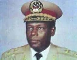 Aqui está o general do Futungo das...