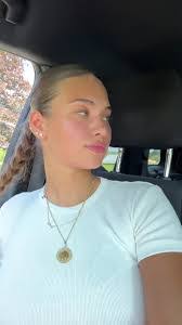 Olivia Ammons's Instagram, Twitter & Facebook