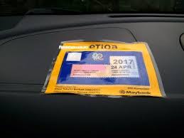 Sebenarnya setiap tahun mesti ada masalah nak hilangkan kesan gam roadtax pada cermin kereta. Apanakbuat Tip Betul Dan Mudah Tampal Pelekat Cukai Jalan