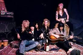 Guns N' Roses posing with Marc Canter, owner of their iconic early hangout  Canter's Deli : r/GunsNRoses