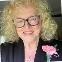 Renee Tart's Instagram, Twitter & Facebook