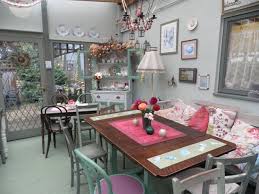 Membuat dekorasi di ruang tamu sudah banyak sekali konsep yang digunakan. Desain Ruang Makan Ala Kafe Sulap Ruang Makan Biasa Jadi Serasa Di Cafe Favorit Interiordesign Id