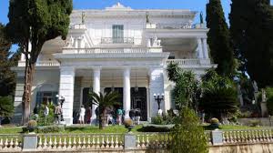 Ανοίγει ξανά τις πύλες του το αχίλλειο. Arxizei H Apokatastash Toy Istorikoy Mnhmeioy Toy Axilleioy Ths Kerkyras Etravelnews Gr
