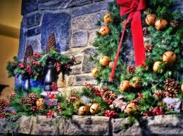 2010 12 Traditional Organic Christmas Fireplaces Mantel Decorating Ideas 525x393 Holiday Decor Holiday Mantel Christmas Fireplace