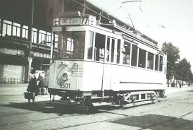 Eine Seltene Aufnahme Der Hier Noch Vorhandenen Strassenbahn Endhaltestelle Direkt Vor Dem Fernbahnhof Zoo Im Zuge Der Ersten Berlin Public Transport Germany