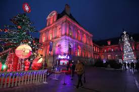 Pas moins de 61 exposants, dont certains venaient de loin, ont répondu présents. Le Marche De Noel D Amiens Est Toujours D Actualite