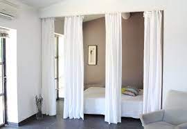 Voir cette épingle et d'autres images dans composition chambre ado avec mur aux couleurs électriques vert et orange bureau et lit blancs. Rideaux En Lin Comme Separation De Piece Rideaux Lin Rideaux Premier Appartement Decoration