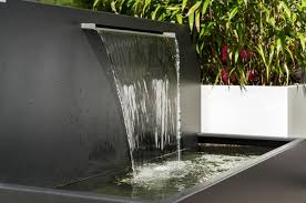 Ob Fur Die Terrasse Oder Das Sommerwohnzimmer Auf Dem Dach Wir Entwickeln Pflanzgefasse Brunnen Und Staurau Wasserfall Garten Wand Wasserfall Moderner Garten