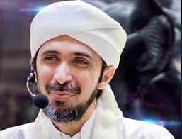 Latar belakang pendidikan dan pembangunan diri al habib ali zaenal abidin al hamid yang dinamik dan menyeluruh, diregukan. Biografi Habib Ali Zaenal Abidin Al Hamid Ulama Sunni Malaysia Asal Indonesia