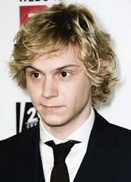 10 Mecs Mignons Avec Des Cheveux Blonds Coiffures Elegantes Et Modernes Evan Peters American Horror Story Evan