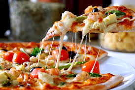 Small pizzas average between 8 and 10 inches in diameter and will yield about six slices. How Long Does It Take To Digest A Pizza