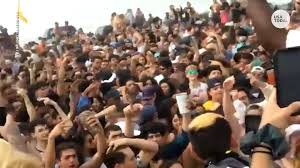 What is wrong with this sentence? Spring Break Beaches In Florida Look Packed Despite Coronavirus Spread