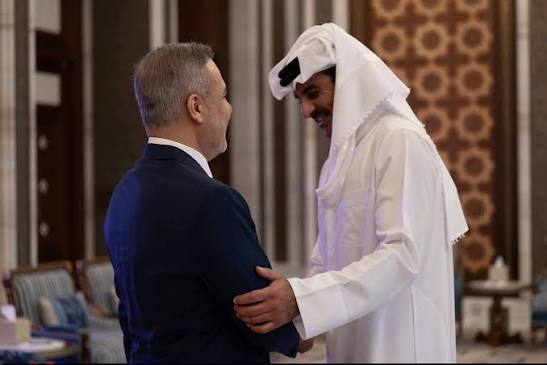 Dışişleri Bakanı Hakan Fidan, Katar Emiri Şeyh Temim bin Hamed Al Sani  tarafından Doha'da kabul edildi.