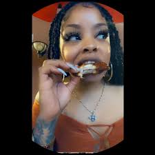 So my boyfriend been trying to get me to stop doing hair (guy clients) bc  he feels like I shouldn't be in any other dude's head. And I been told him  that