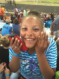 Renee Kratz's Instagram, Twitter & Facebook