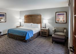 Inchecken bij hotels holiday inn express santa barbara, an ihg hotel is mogelijk vanaf 15:00, check out is tot 11:00. Holiday Inn Express Suites Carpinteria California