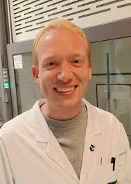 Data Analysis Methods in Time‐Resolved Fluorescence Spectroscopy: A  Tutorial Review