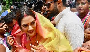 Nusrat jahan is a very beautiful and most famous bengali film actress & version. Nusrat Jahan Sporting Red Vermillion Joins Rathyatra Celebrations With Husband The Week