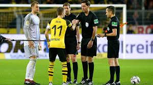 Ihm zur seite stehen seine beiden assistenten guido kleve und markus sinn. Bayern Germany On Twitter Referee Manuel Grafe Will Officiate Tomorrow S Game Between Dortmund And Bayern Bild
