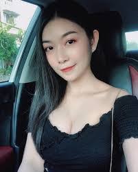 Maisie Hughes's Instagram, Twitter & Facebook