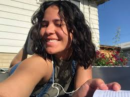 Hi Families 🙋‍♀️🙂, I'm currently looking for a long term  babysitter,helper or house manager position. 💛Full time jobs only ! ⛱️  Dedicated and experienced childcare provider with over 10- years of hands-on