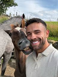 Chester wanted a selfie 🤳🐴🤣