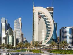 It has one of the world's largest reserves of petroleum and natural gas and employs large numbers of foreign workers in its production process. Catar Analytiks