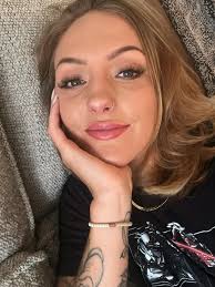 Ari Brooks (@this_is_ariii) • Instagram photos and videos