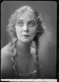 49 1923 portrait photographs of women Images: PICRYL