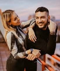 Afterward, the court discharged him with the lieu of $2500. Lorenzo E Claudia Si Sono Innamorati A Uomini E Donne Adesso Vivo Insieme Ecco La Loro Casa