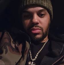 Big Pisces ♓️ 💪🏽 3/19 👀 looking for my twin 🔦