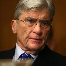 Warner was a senator from virginia and was a republican. De3hdh Rbf3zzm