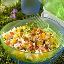 La Salade De Riz Au Poulet Et Aux Abricots 10 Recettes Pour Un Pique Nique Bucolique Recette Salade De Riz Salade De Riz Riz Au Poulet