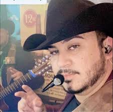 El Primer Acordeon PEDRAZA Personalizado!! Se va para California! Gracias  Jose Martinez por la confianza! ACORDEONES PEDRAZA Tradicion Que Trasciende  Generaciones!