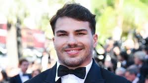 L'Île de la tentation 2024 : Timothy gâtait les tentatrices avec  l'argent... de Salomé ! Mako balance