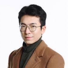 Benjamin Bach's Instagram, Twitter & Facebook