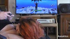 Beim Blowjob Fortnite zocken - Drpornofilme.com