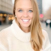 Lisa Hiett's Instagram, Twitter & Facebook