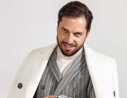 Долгожданный фильм с артуром пирожковым прабабушка легкого поведения. Privychnyj Repertuar Aleksandr Revva Snova Sygral Babushku