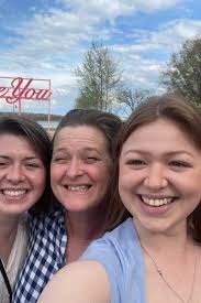 Abbi Cleavinger's Instagram, Twitter & Facebook