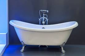 Das klassische design wird in ihrem badezimmer zum garantierten blickfang. Freistehende Badewanne Mit Fussen Creative Commons Bilder