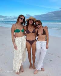 Brooke Shields - Latest posts and media in Brooke Shields - Fappenist