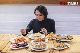 Sajian ini terdiri dari bermacam sayuran yang dipadu dengan adonan tepung dan digoreng. Review Porong Wei Tempat Makan Ote Ote Yang Lekat Dengan Sejarah