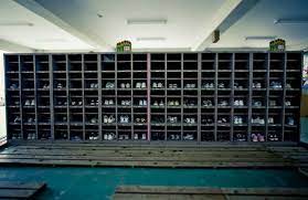 japan shoe rack on an elementary school 校舎 学校 建築