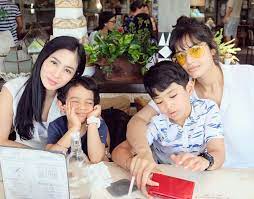 Daftar nama bunga, gambar bunga cantik, indah, unik, dan langka, lengkap dengan penjelasannya. Santer Dikabarkan Jadi Istri Kedua Terungkap Potret Istri Pertama Suami Bunga Zainal Yang Tak Disangka Sangka Semua Halaman Pop Grid Id