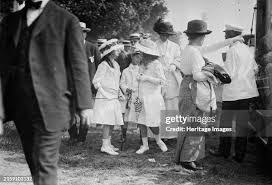 Gladys Crosby's Instagram, Twitter & Facebook