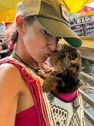 Perfil de Roxy and her puppies