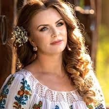 Publicat sambata, 10 decembrie 2016 13:22. Marcela Fota Fericirea Are Nume Top MuzicÄ PopularÄ