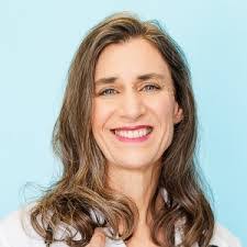 Lisa Bledsoe's Instagram, Twitter & Facebook